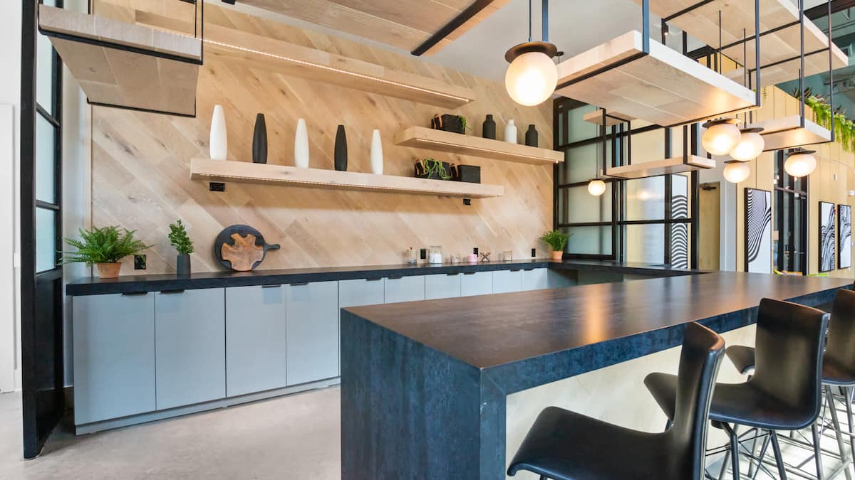 RGVtYW5kUGljdHVyZToxOTg3NDExNzkw