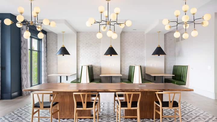 RGVtYW5kUGljdHVyZToxOTc1MTYxNjM0