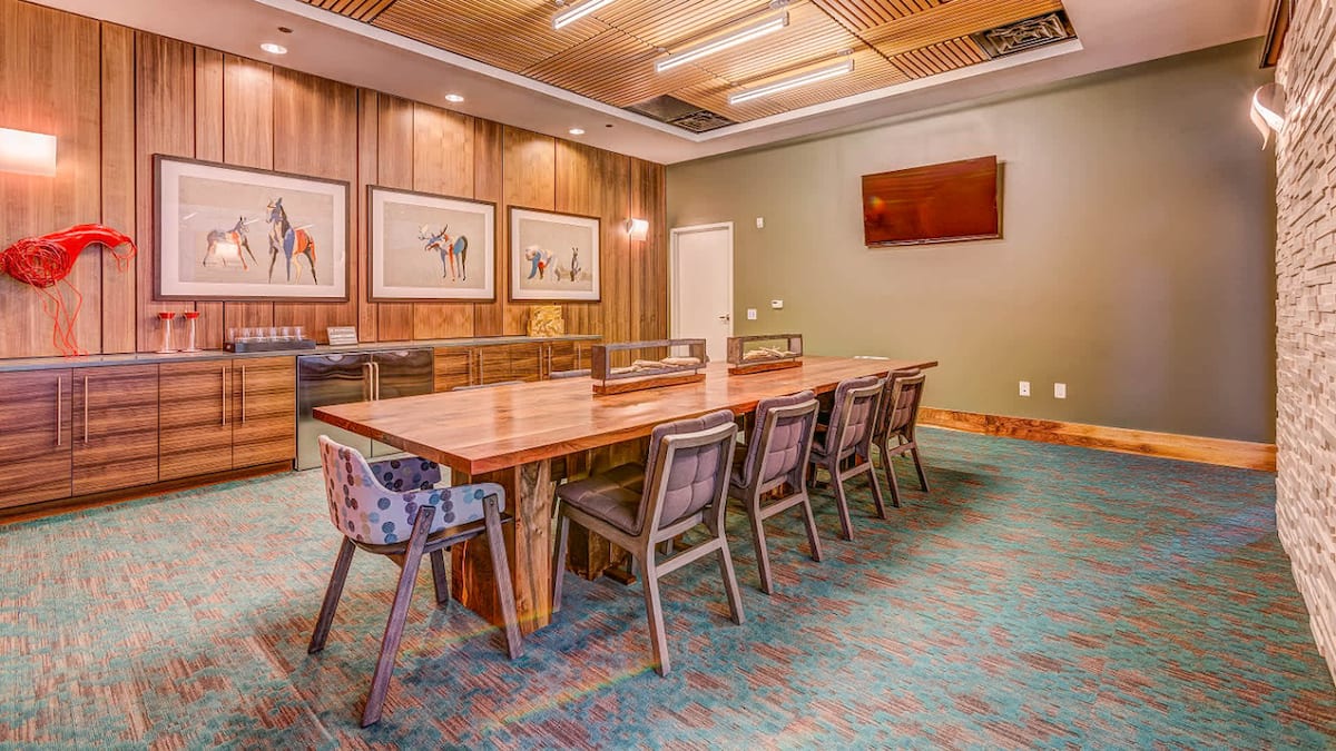 RGVtYW5kUGljdHVyZToxOTkyNzU4ODg2