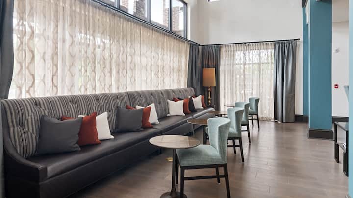 RGVtYW5kUGljdHVyZToxOTc1Mzg4MTUx