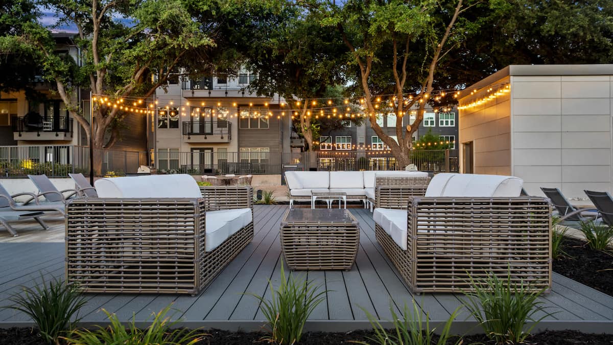 RGVtYW5kUGljdHVyZToxOTc1MTYxODIw