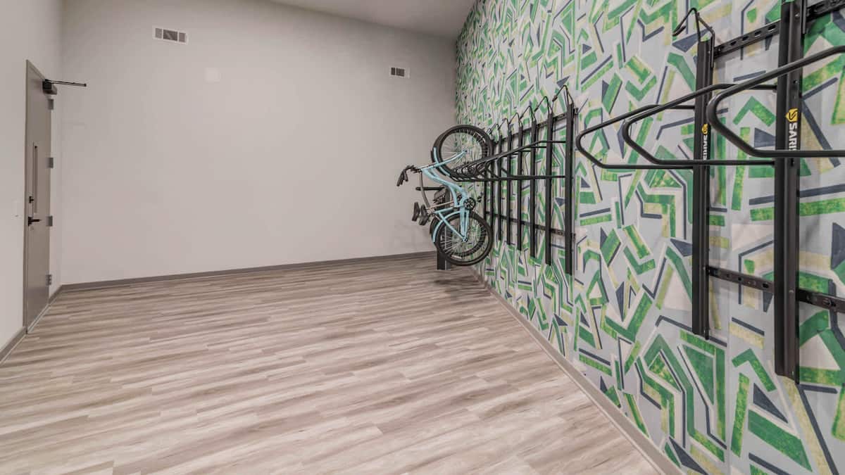 RGVtYW5kUGljdHVyZToxOTgzOTgzOTMz