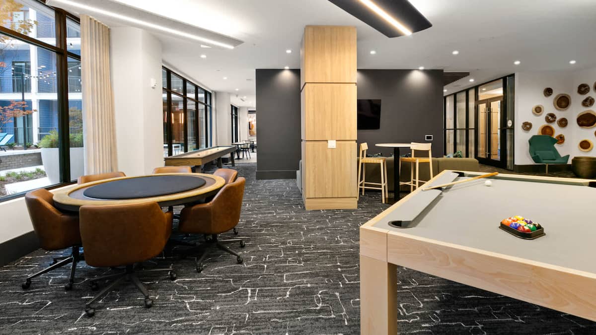 RGVtYW5kUGljdHVyZToyMDA5NzI0OTIz