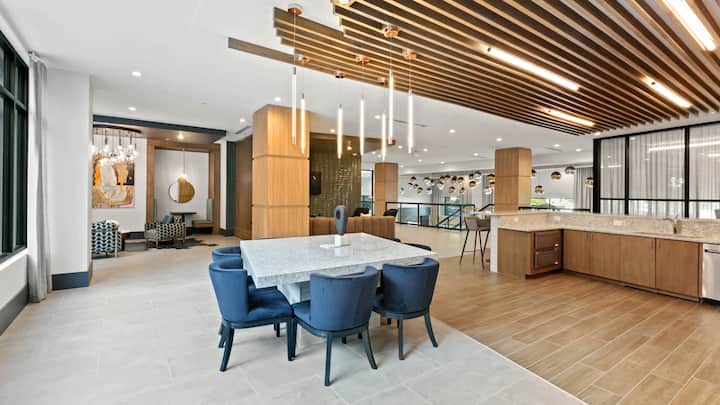 RGVtYW5kUGljdHVyZToyMDA5NzI0OTIx