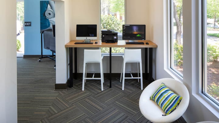 RGVtYW5kUGljdHVyZToyMjExMjk2ODMy