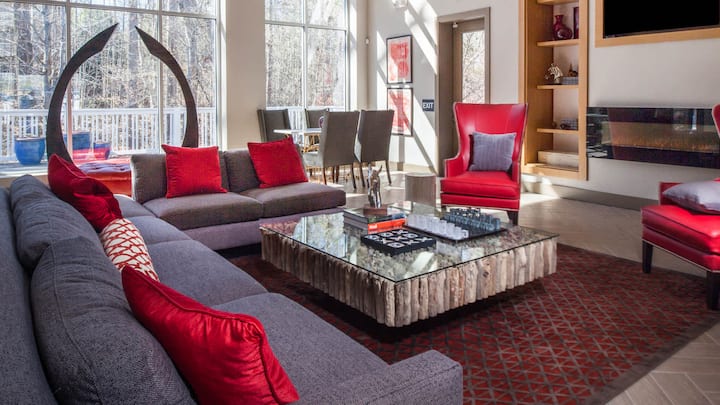 RGVtYW5kUGljdHVyZToyMjExMjk2ODM3