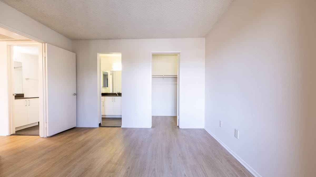 , an Airbnb-friendly apartment in Long Beach, CA