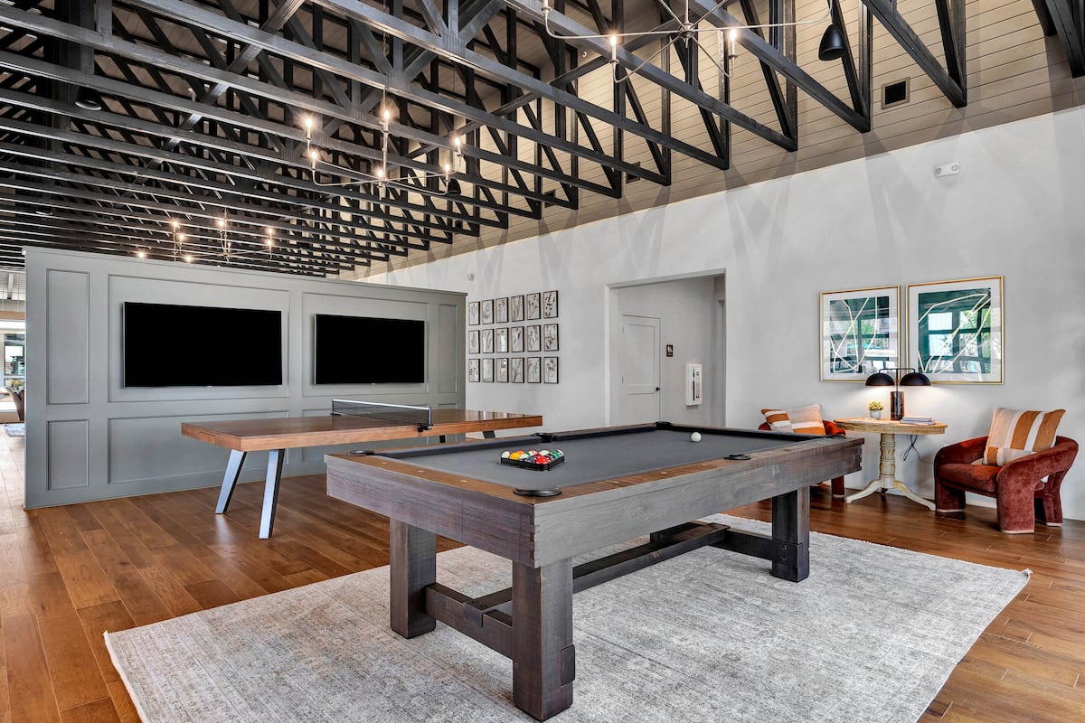 RGVtYW5kUGljdHVyZToyMzI0MDc5NTgy