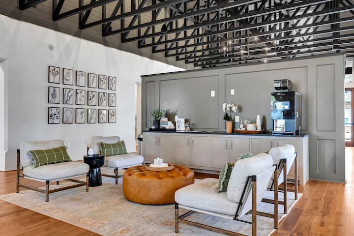 RGVtYW5kUGljdHVyZToyMzI0MDc5NTY4