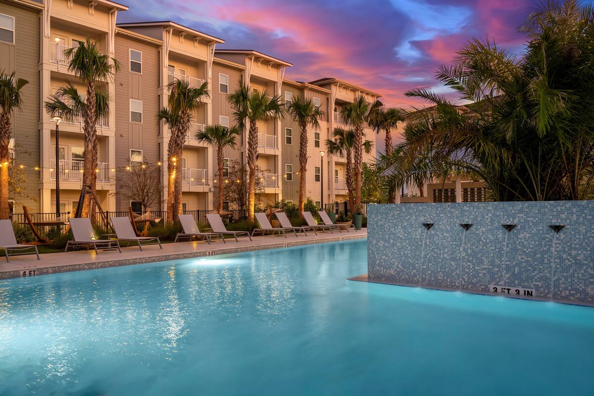 , an Airbnb-friendly apartment in Oxford, FL