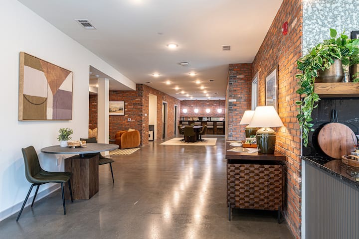 RGVtYW5kUGljdHVyZToyMzI0MDc5NjI1