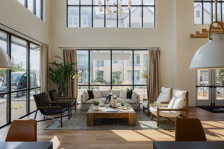 RGVtYW5kUGljdHVyZToyMzI0MDc5MTQy