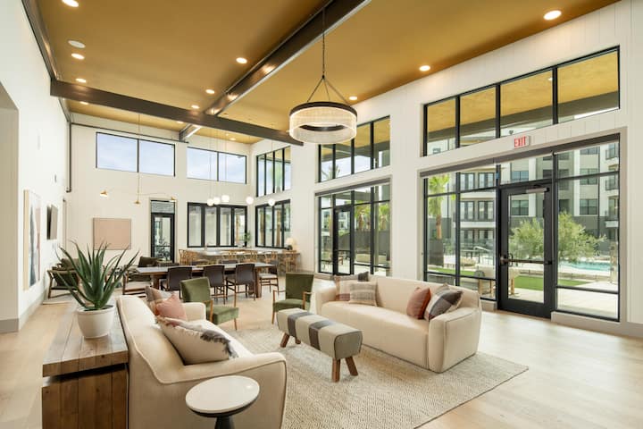 RGVtYW5kUGljdHVyZToyMzk0MzQ1NDAy