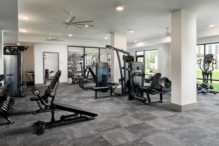 RGVtYW5kUGljdHVyZToyMzI0MDc4Nzg1