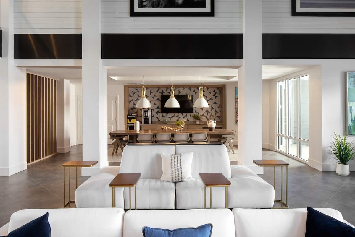 RGVtYW5kUGljdHVyZToyMjg1NzM3NTY3