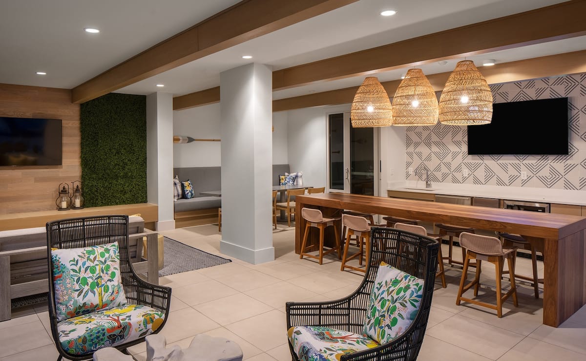 RGVtYW5kUGljdHVyZToyMjg1NzM3NTY2