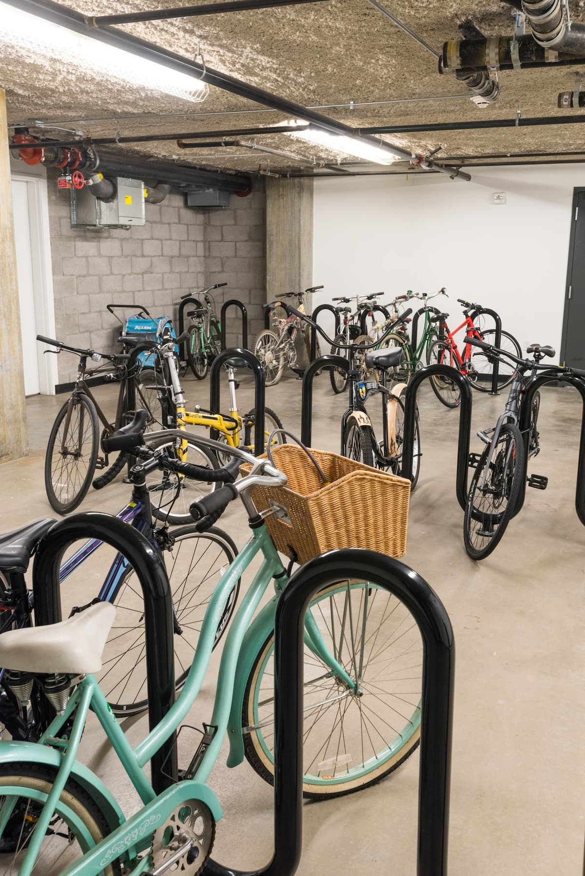 RGVtYW5kUGljdHVyZToyMDI5NzM0NDMw