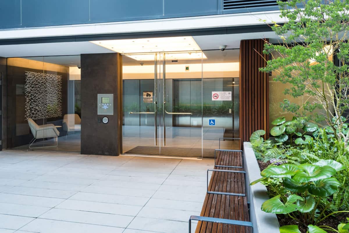 RGVtYW5kUGljdHVyZToyMDI5NzM0NDI1