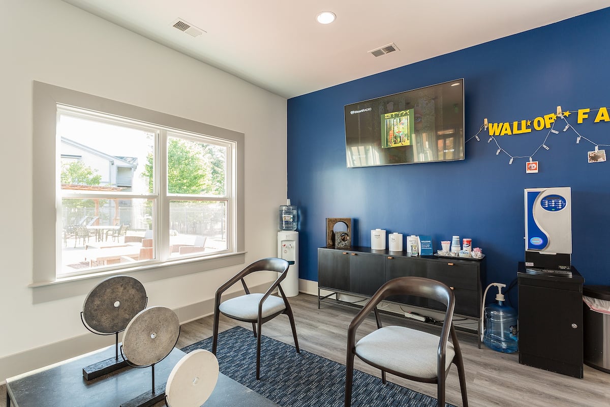 RGVtYW5kUGljdHVyZToyMjI4NDE0NjAy