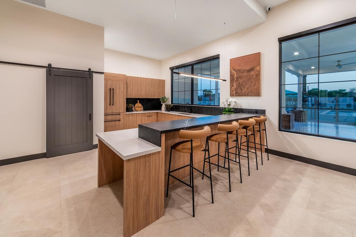 RGVtYW5kUGljdHVyZToyMjI4NDE0NDQ1