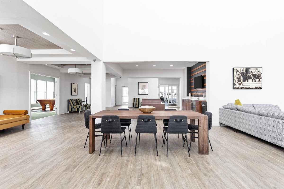 RGVtYW5kUGljdHVyZToyMjgzNzYxMTM2