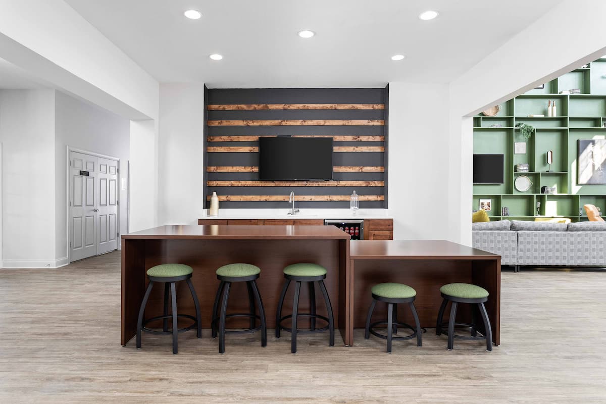 RGVtYW5kUGljdHVyZToyMjgzNzYxMTU1