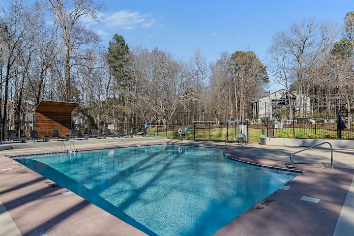 RGVtYW5kUGljdHVyZToyNTUzNzkxMjA1