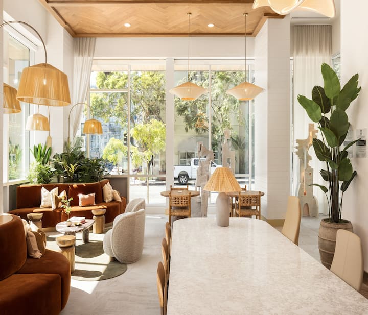 RGVtYW5kUGljdHVyZToyNTY1ODg5OTMx