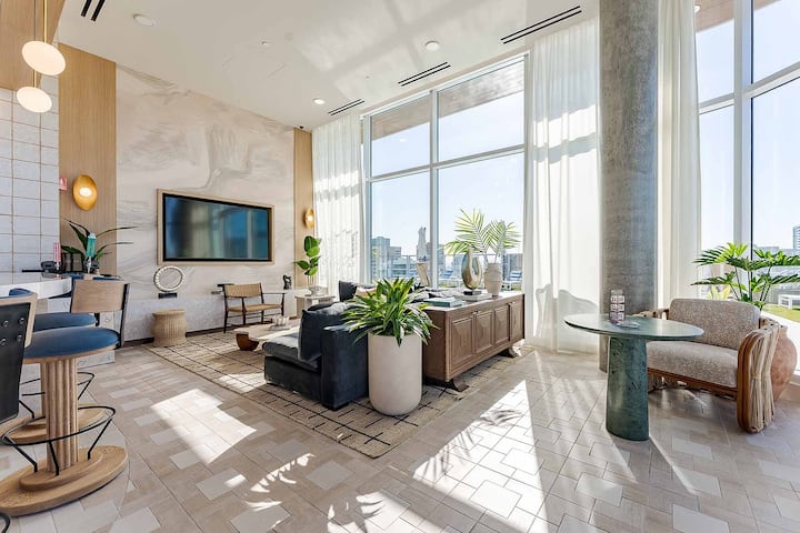 RGVtYW5kUGljdHVyZToyNTY1ODg5OTI0