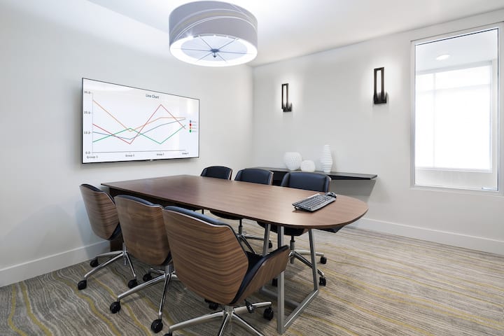 RGVtYW5kUGljdHVyZToyNDQ2MzA0OTY5