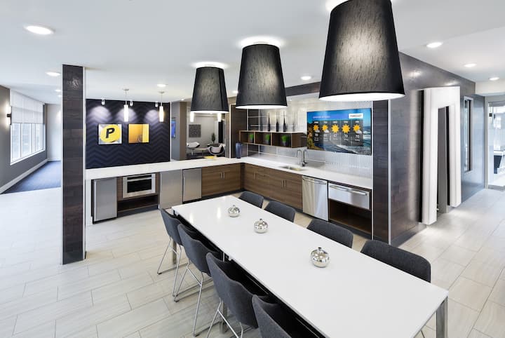 RGVtYW5kUGljdHVyZToyNDQ2MzA0OTcx