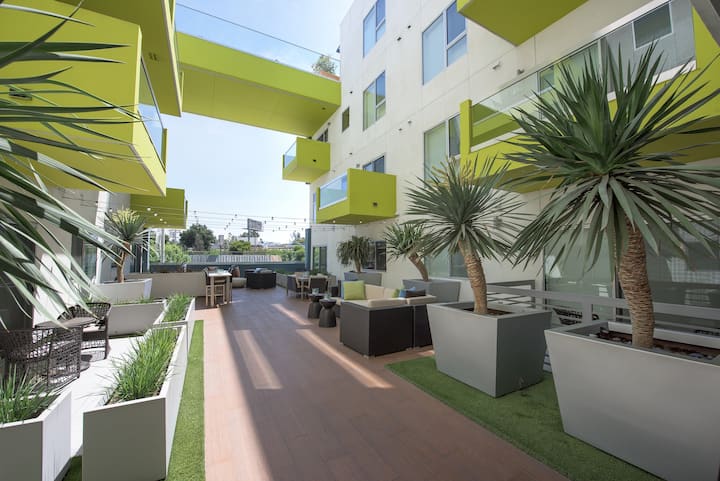 RGVtYW5kUGljdHVyZToyNDYwMDE1NzU4