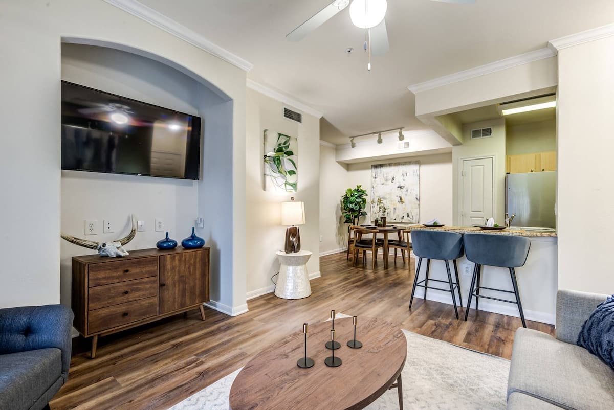 RGVtYW5kUGljdHVyZToxOTUxNjQ2OTkx