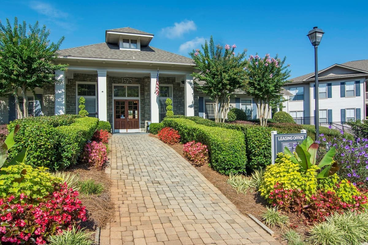 , an Airbnb-friendly apartment in Kennesaw, GA