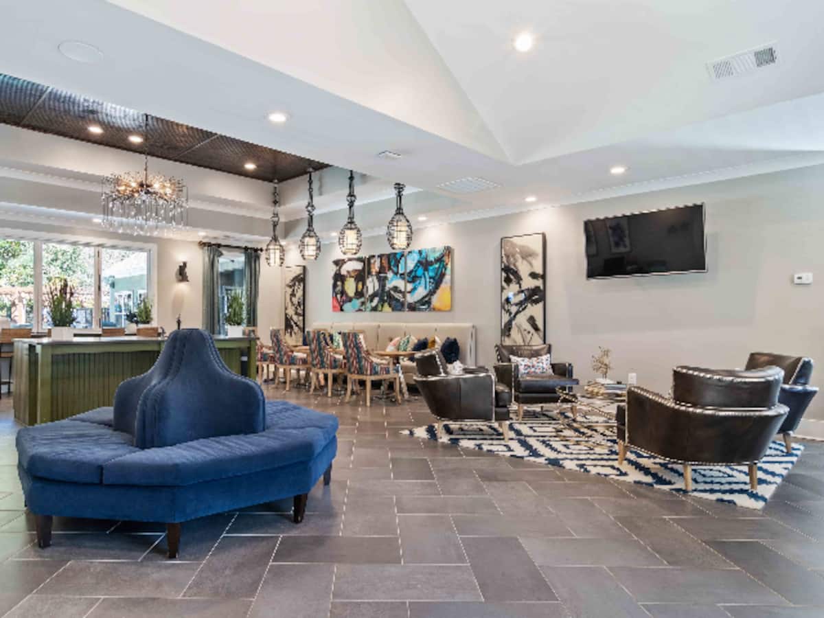 RGVtYW5kUGljdHVyZToxOTU1MjAwMjM2