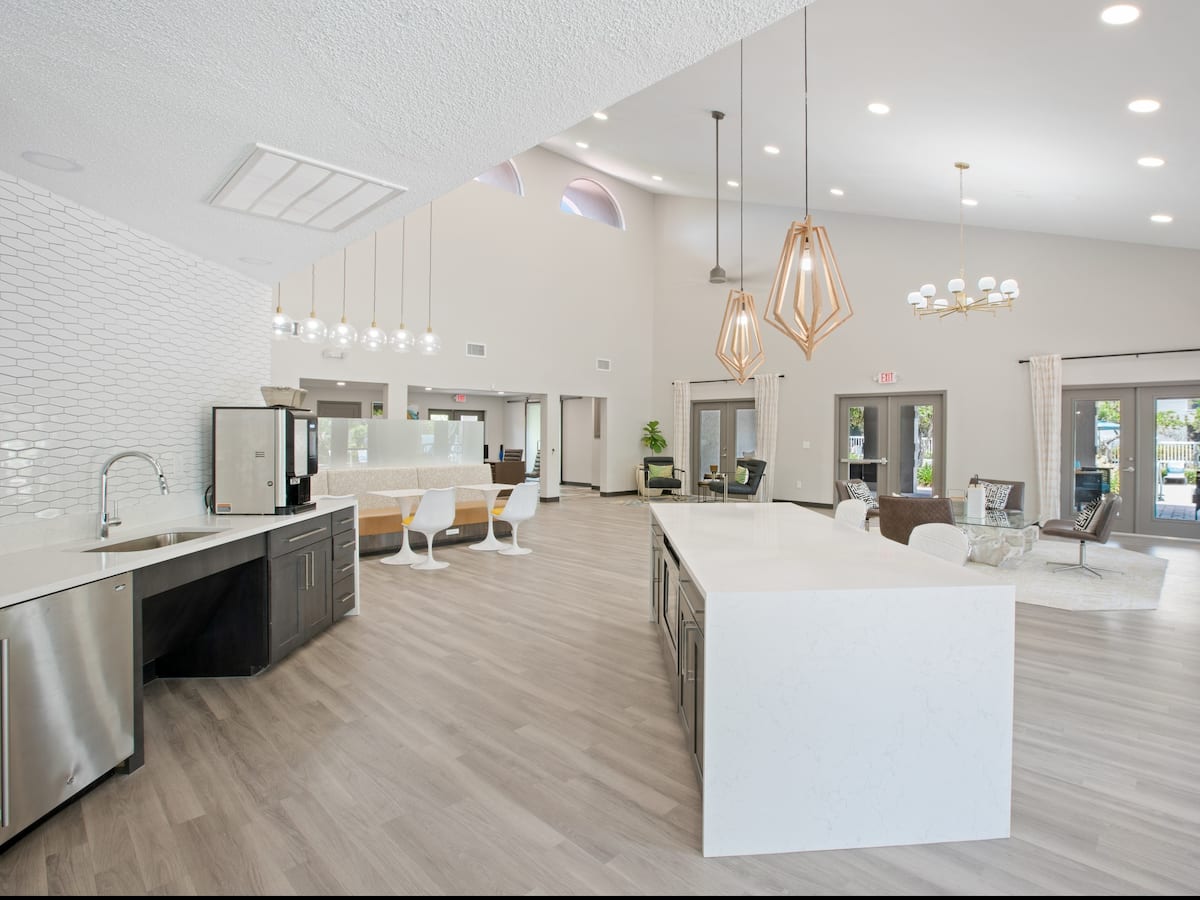 RGVtYW5kUGljdHVyZToxOTc2MzkxNjc2