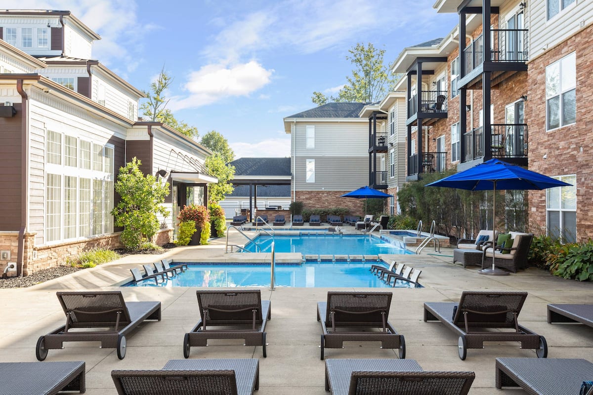 RGVtYW5kUGljdHVyZToxOTc2MzkxMTM5