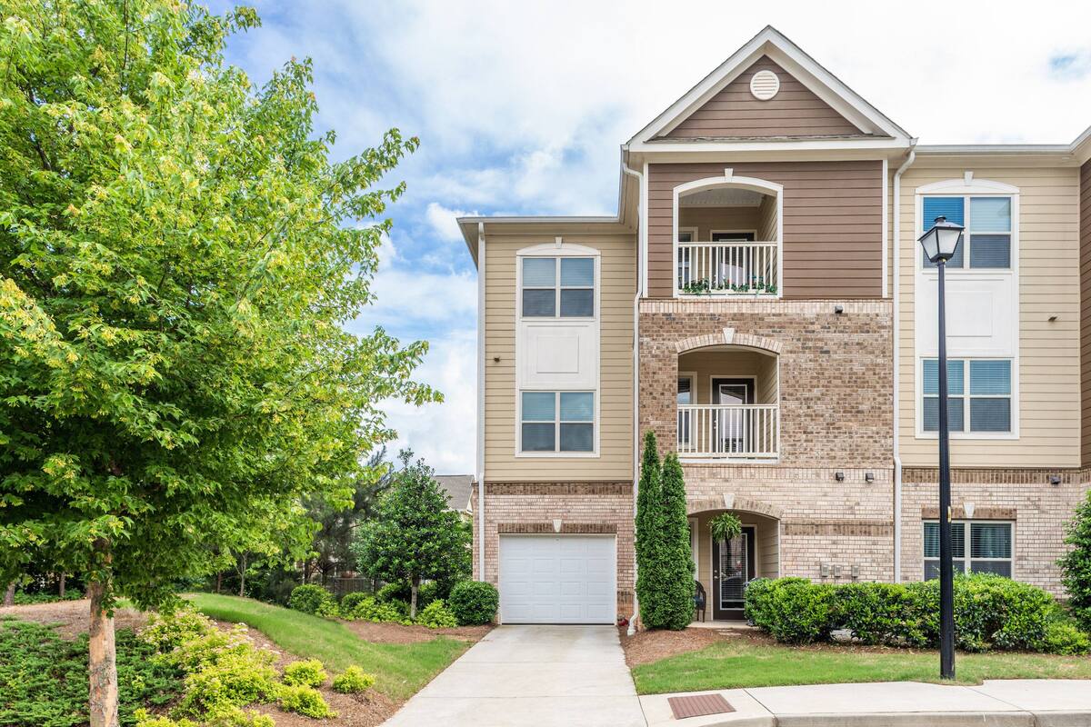 , an Airbnb-friendly apartment in Alpharetta, GA