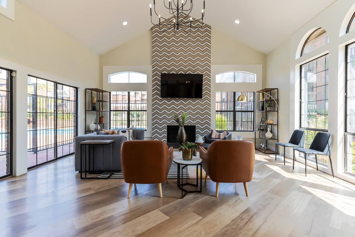 RGVtYW5kUGljdHVyZToxOTc2MzUyNDA2