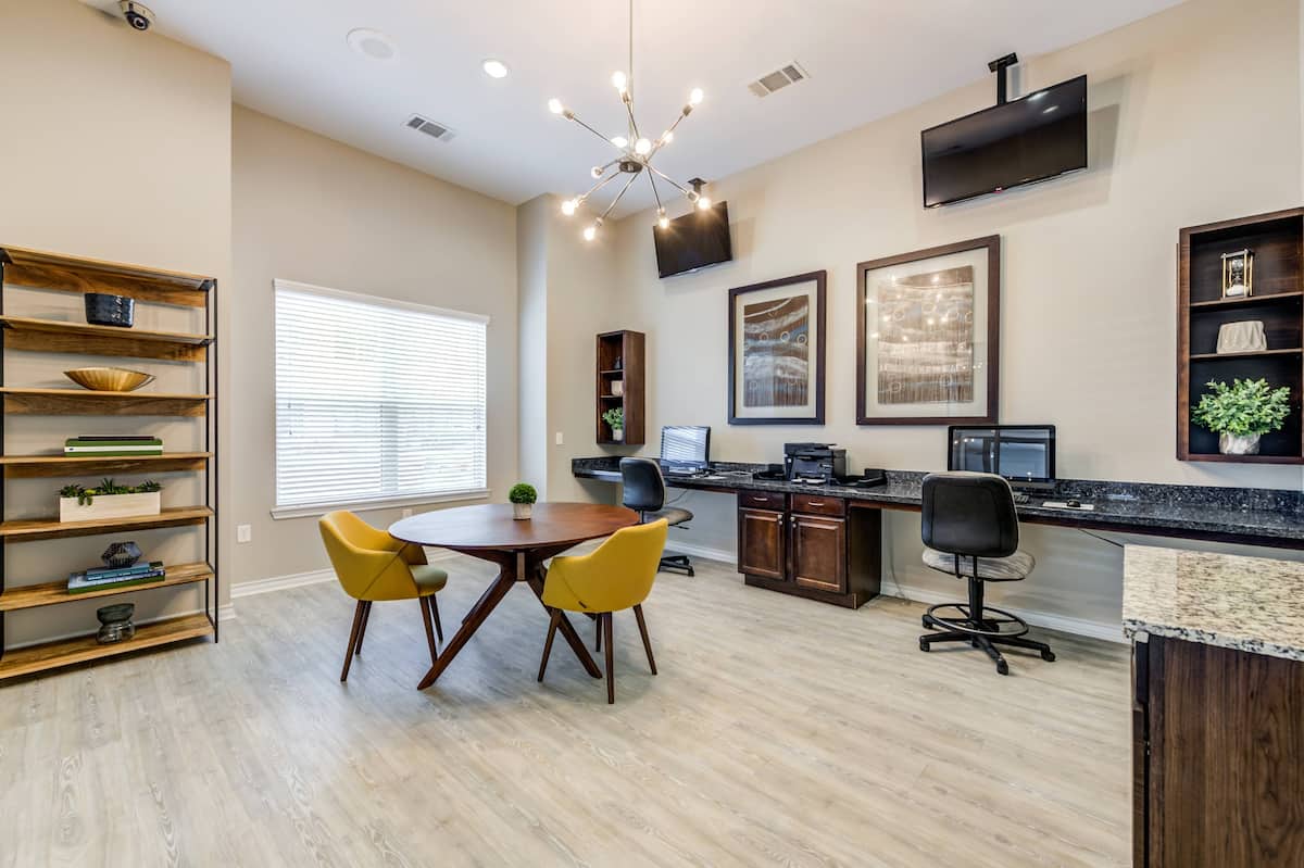 RGVtYW5kUGljdHVyZToxOTc2MzUyNjg0