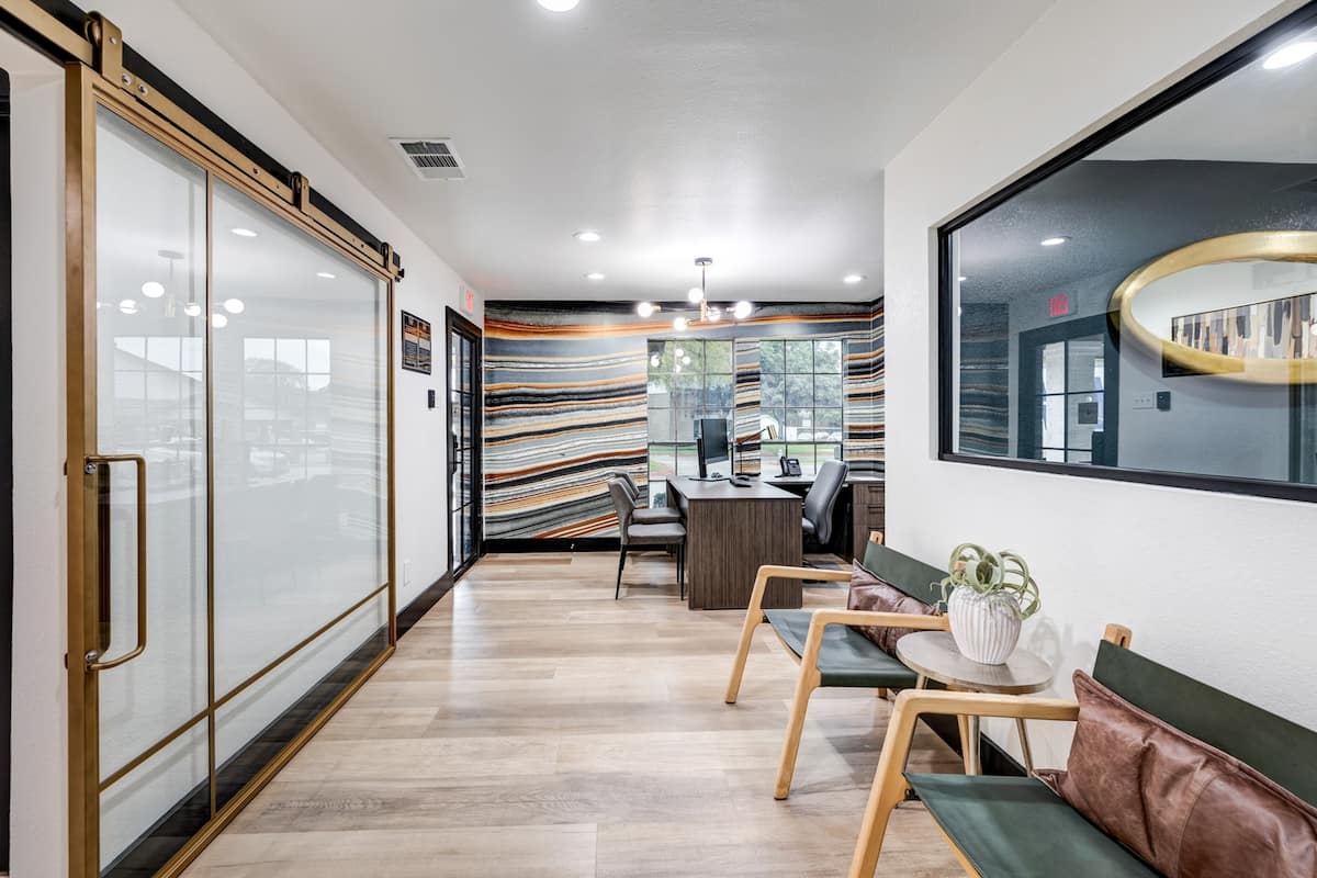 RGVtYW5kUGljdHVyZToyMjg1NzM3NDI1