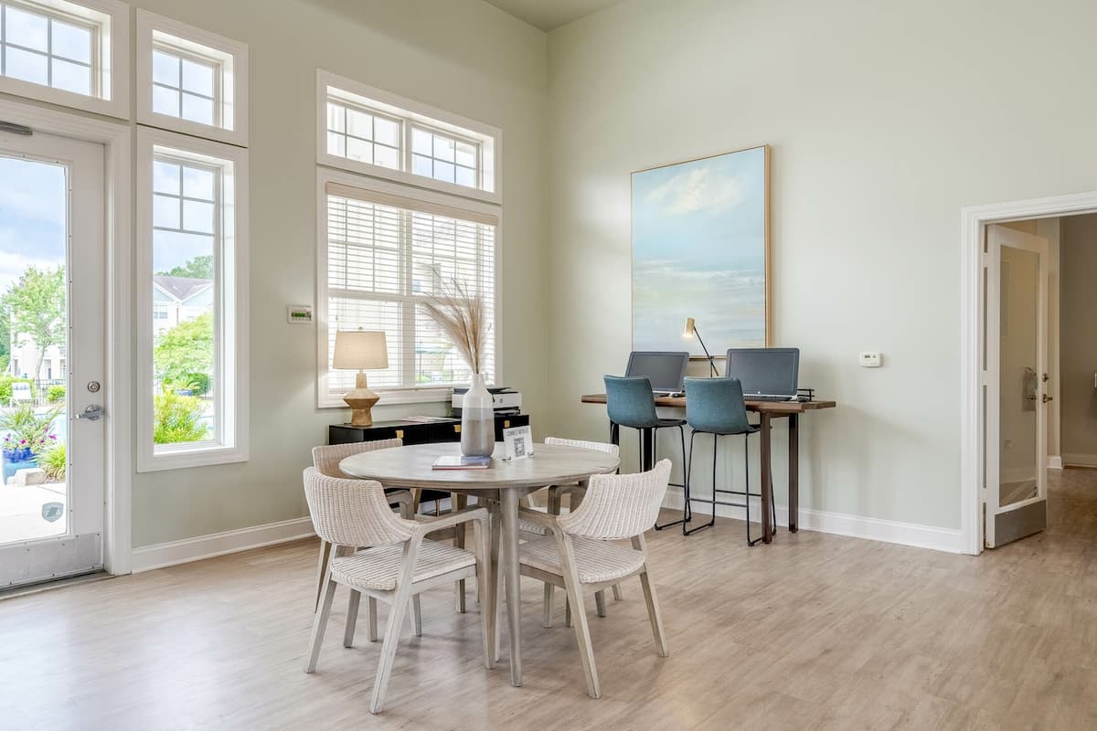 RGVtYW5kUGljdHVyZToxOTc2MzUyMzAy