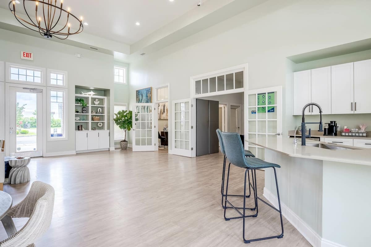 RGVtYW5kUGljdHVyZToxOTc2MzUyMzI1