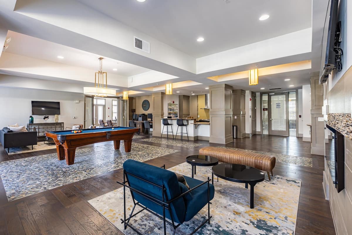 RGVtYW5kUGljdHVyZToxOTc2MzUxNTUw