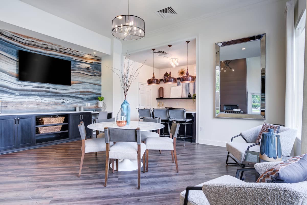 RGVtYW5kUGljdHVyZToxOTc2MzkwODc4