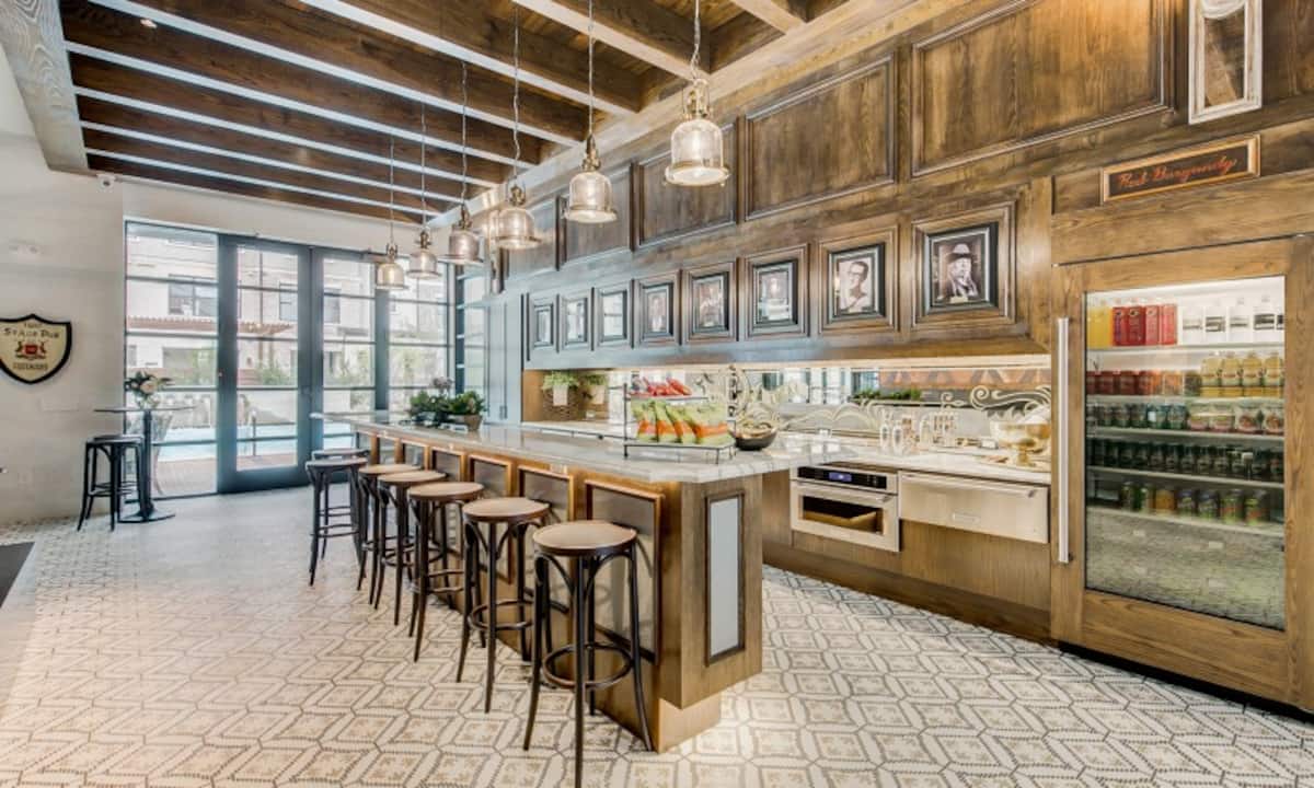 RGVtYW5kUGljdHVyZToxOTQzMjA3NjE1