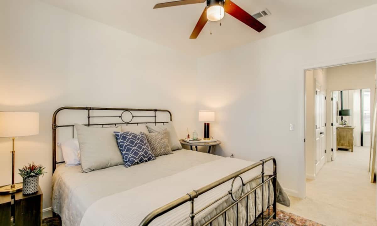 , an Airbnb-friendly apartment in Dallas, TX