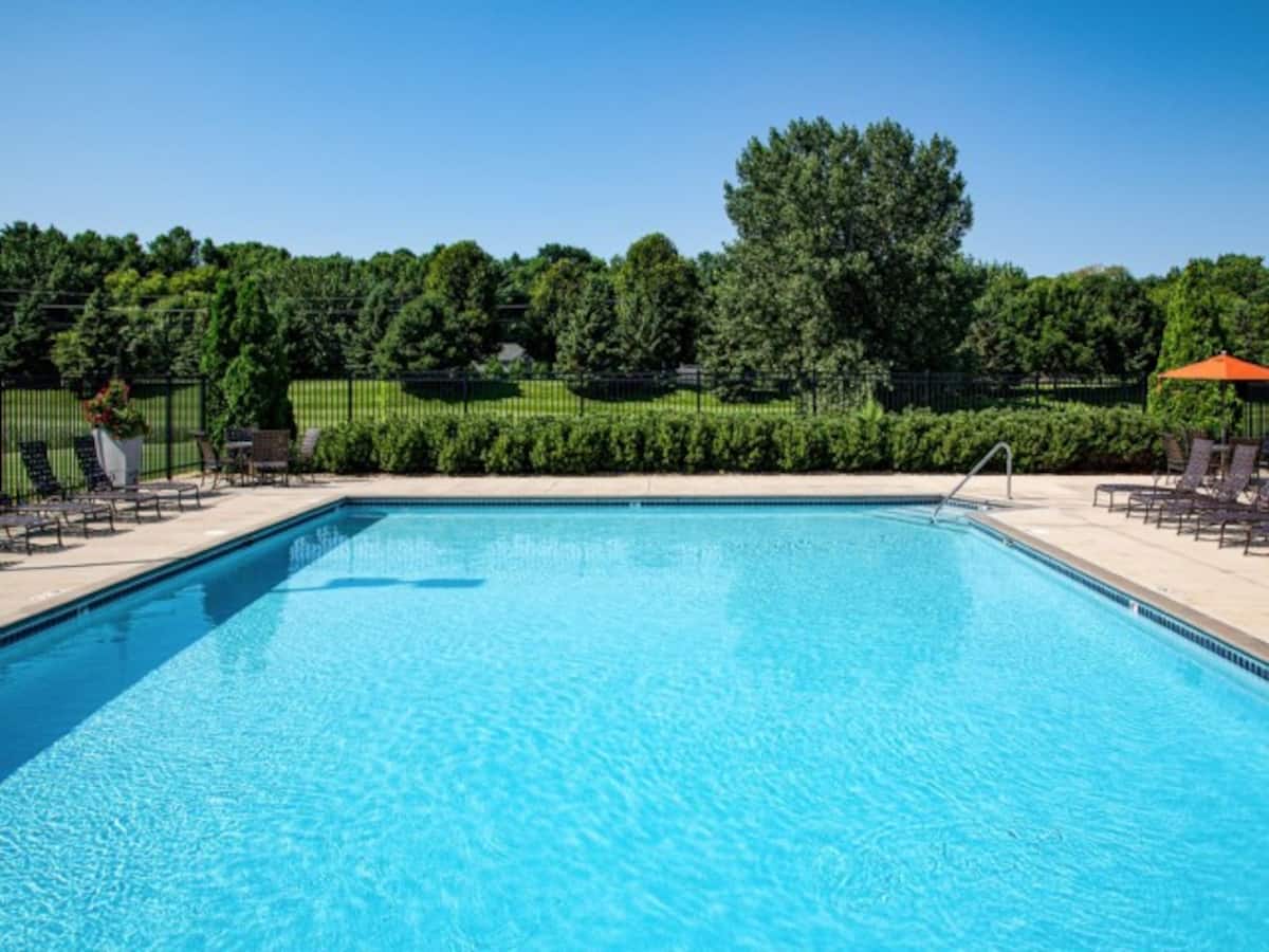 RGVtYW5kUGljdHVyZToxOTU1ODE4MTk4