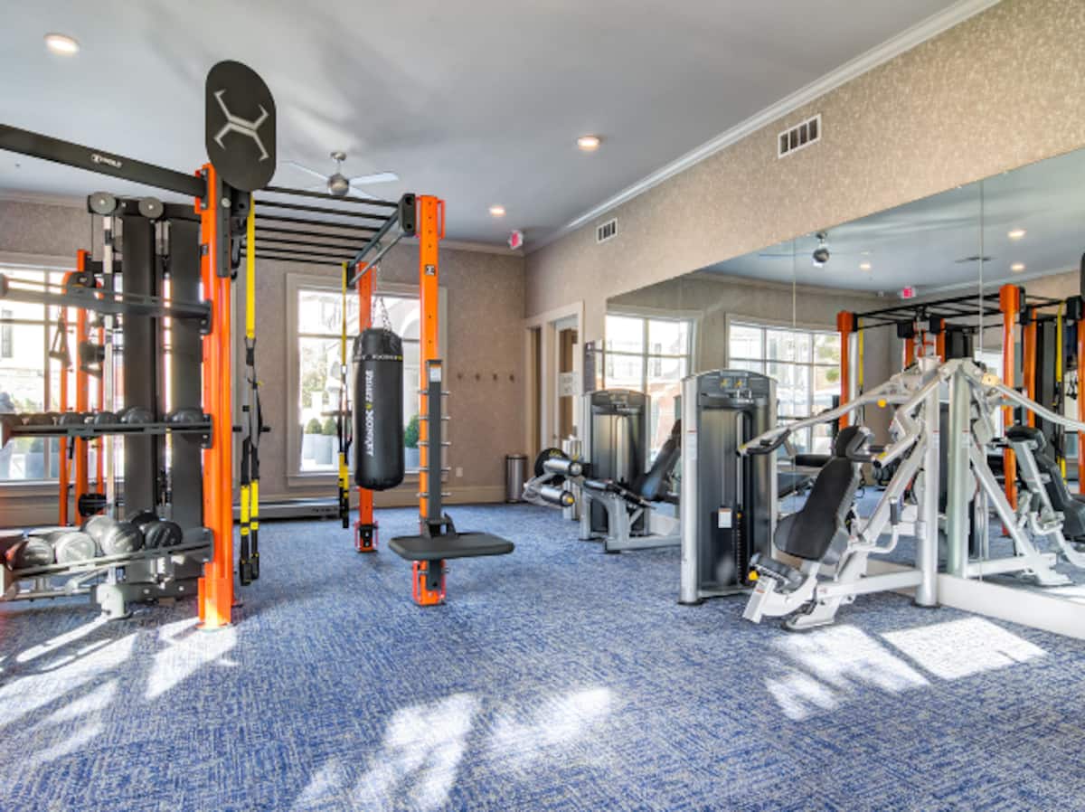 RGVtYW5kUGljdHVyZToxOTU1MjAwNjUx