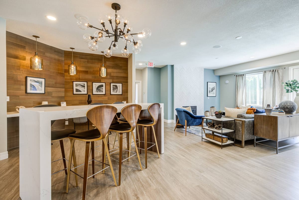 RGVtYW5kUGljdHVyZToxOTQzMjA3OTg1